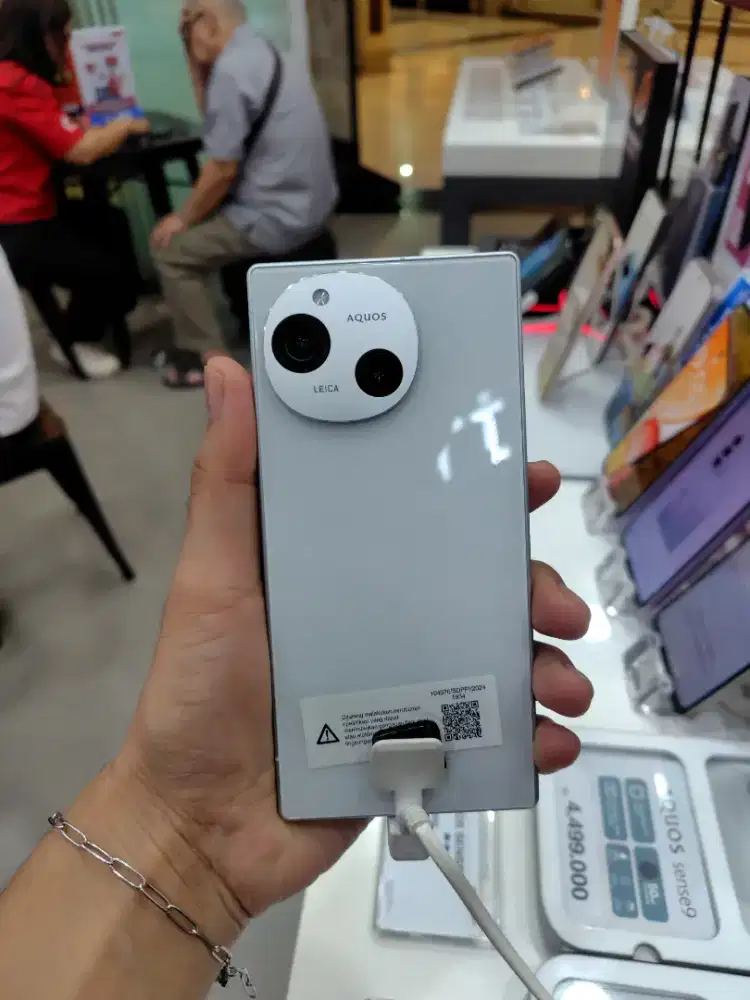 SHARP AQUOS R9 FREE VOUCHER 500K