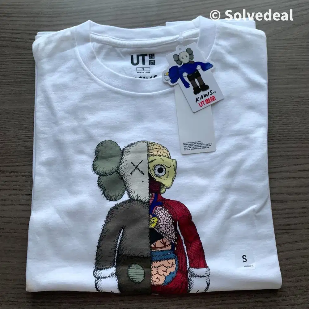 Kaos Uniqlo Kaws Flayed Putih Size S