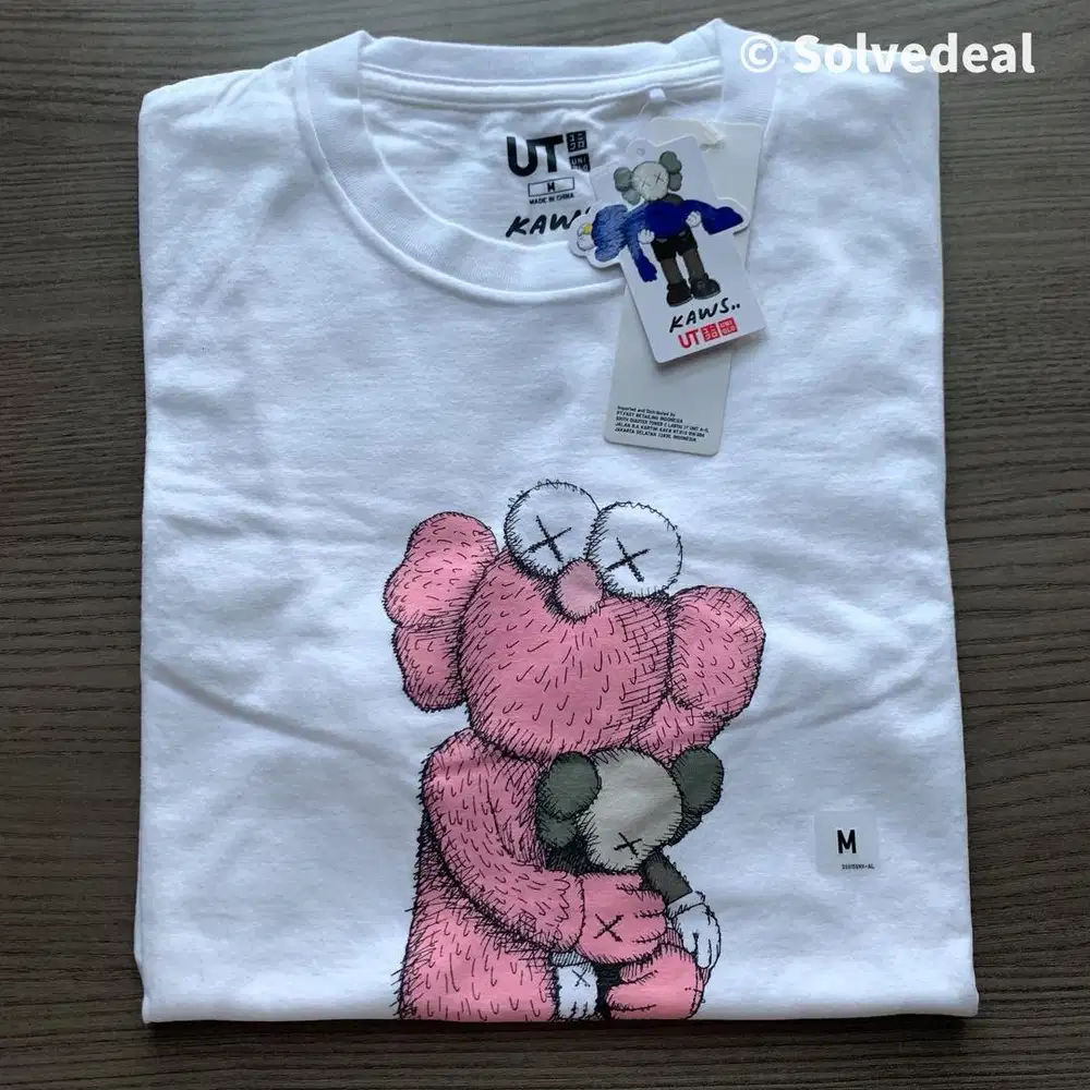 Kaos Uniqlo Kaws Pink BFF Putih Size M