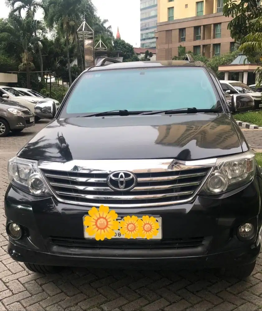 Jual Mobil Toyota Fortuner tahun 201212 mulus