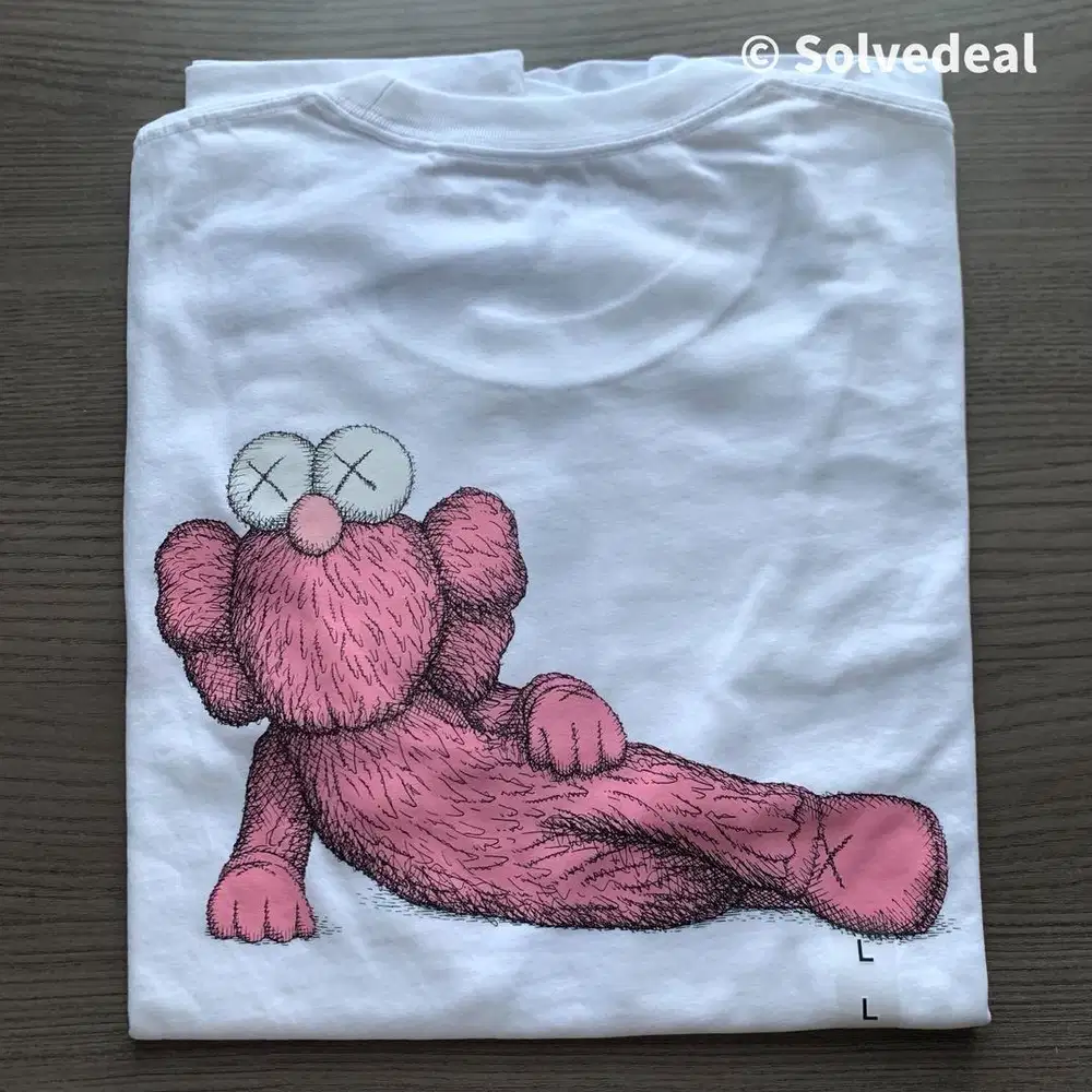 Kaos Uniqlo Kaws Graphic White Pink