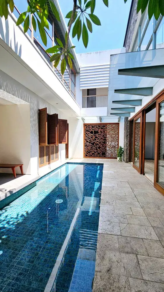 DIJUAL RUMAH MEWAH PAKUWON CITY VILLA ROYAL ALA BALI SEMI FURNISH