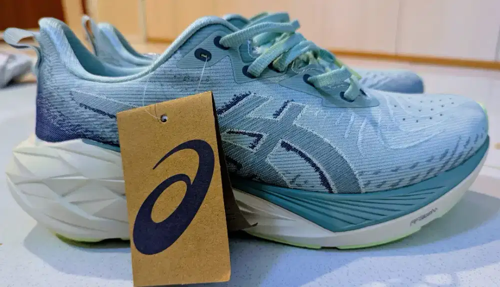 Sepatu running lari asics