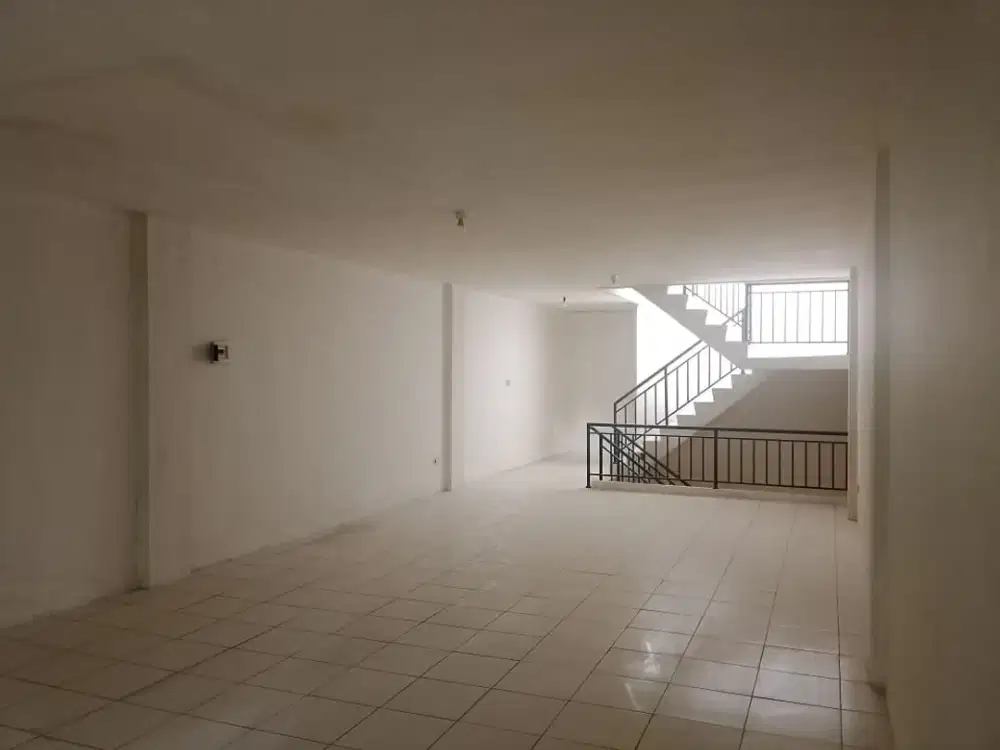 Bangunan Ruko Hanya Lantai 4 Saja Area Boulevard Elang Laut PIK Jakarta Utara