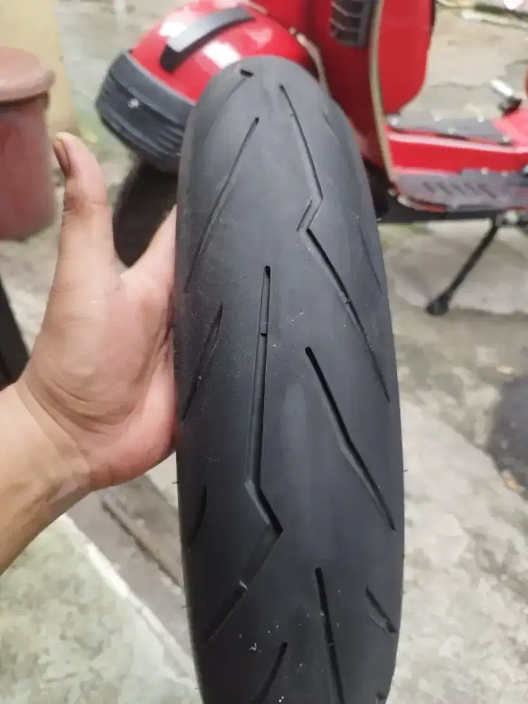 Ban depan pirelli diablo rosso sport 110/70 ring 17