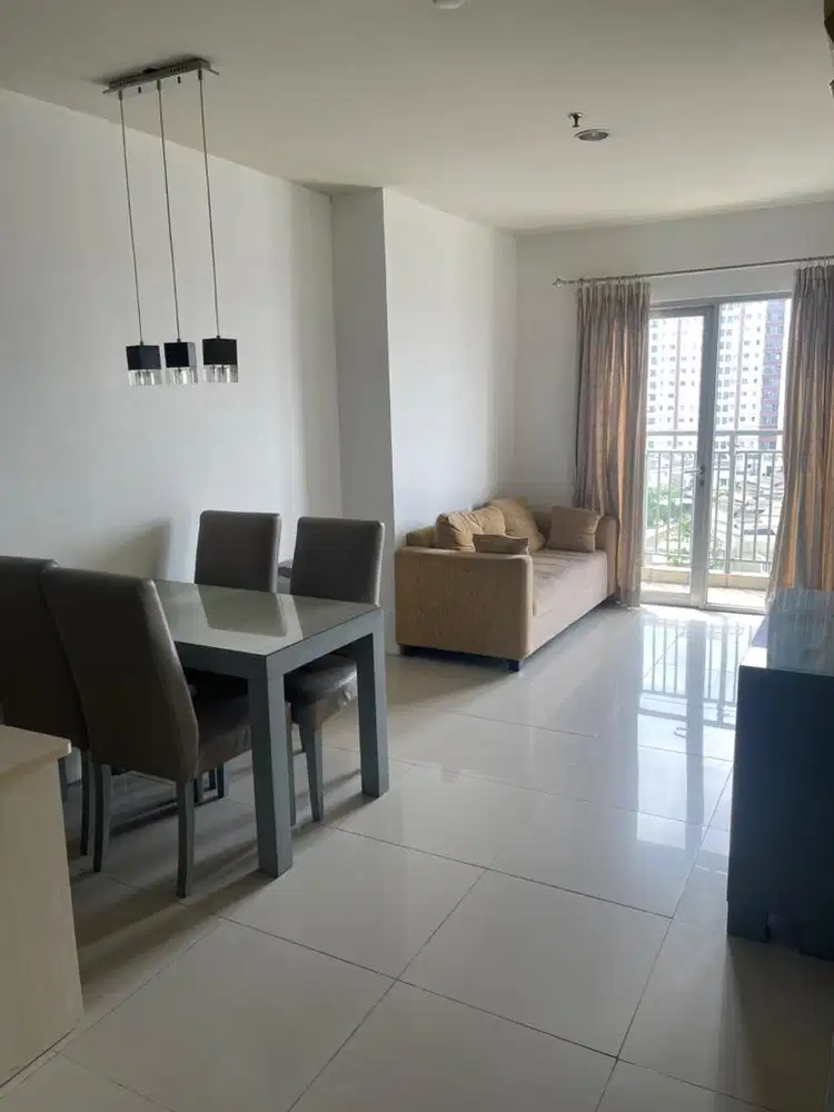 Disewakan apartement cosmo mansion 3 br lantai sedang
