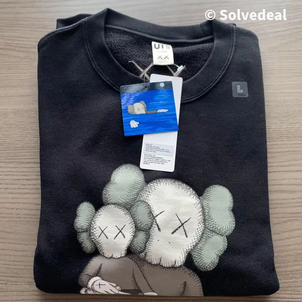 Sweater Kaos Uniqlo Kaws Longsleeve Sweatshirt Hitam