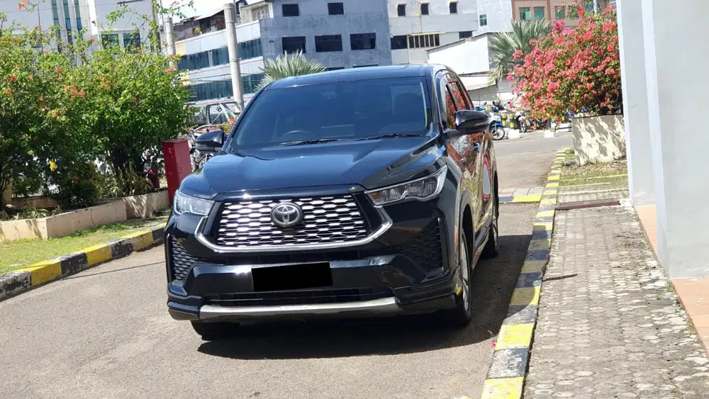 Toyota zenix v hybrid modelista 2023 hitam sunroof