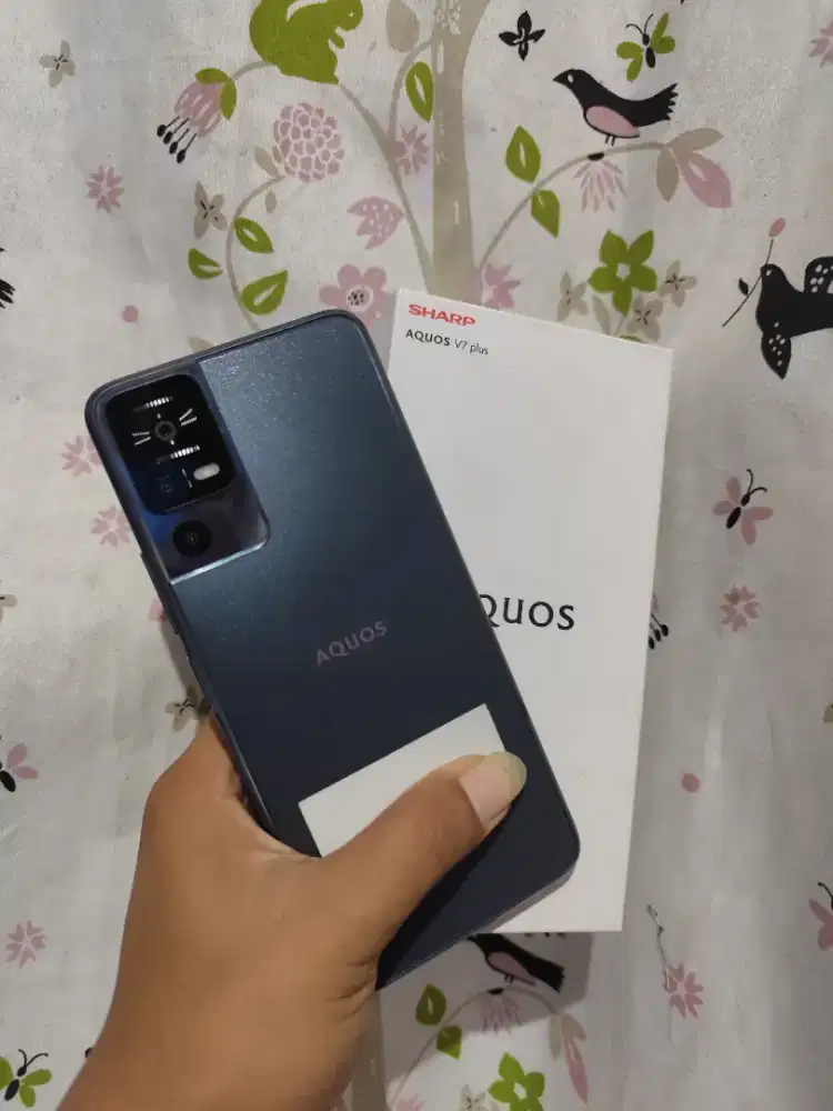 Sharp Aquos V7 plus 4/128 hp dus nominus segel ORI bkn refurbish