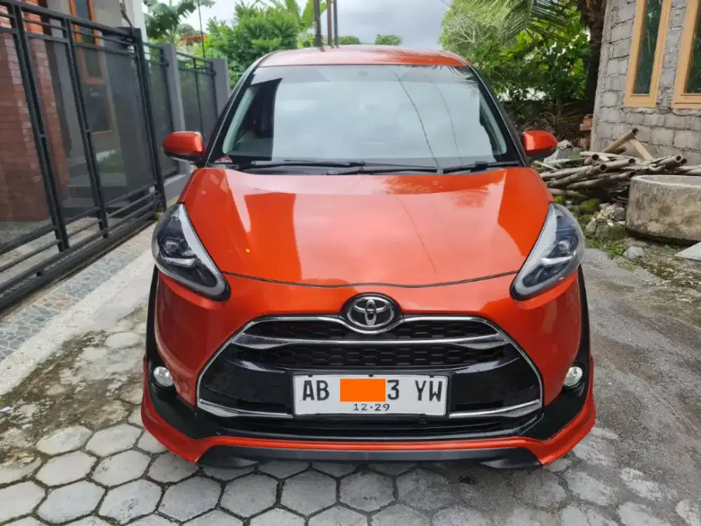 TOYOTA SIENTA Q 2017 A/T ORANGE