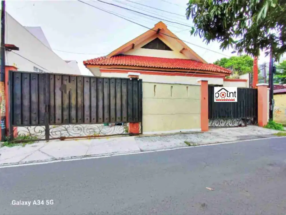 rumah luas nyaman strategis tengah kota serengan Solo