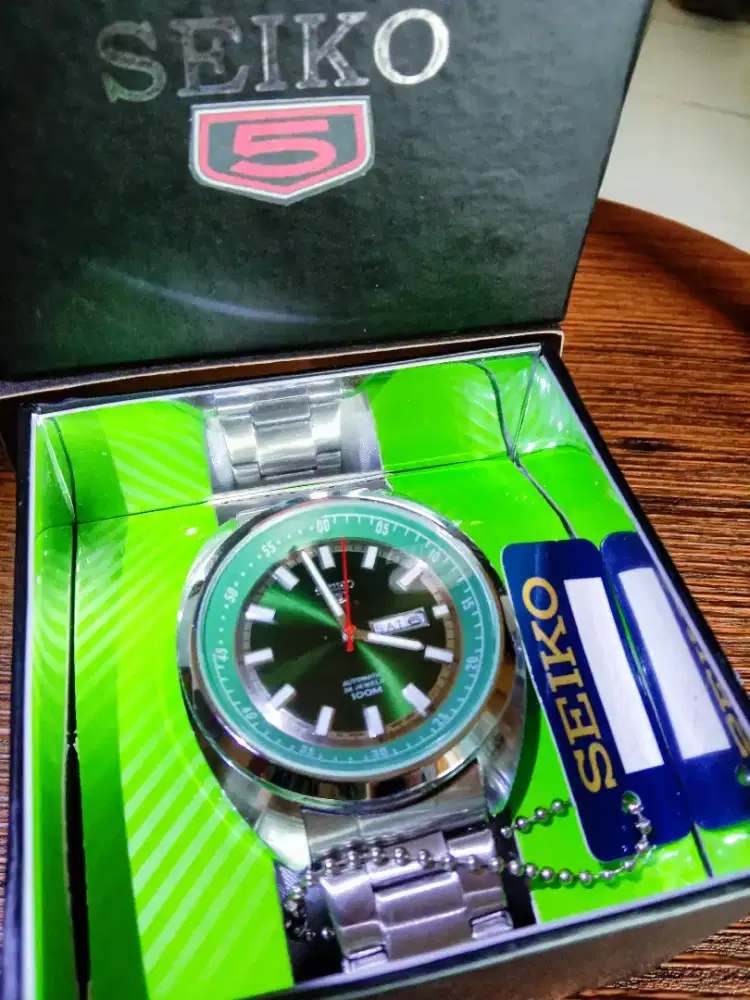 SEIKO 5 SPORT QUARTS