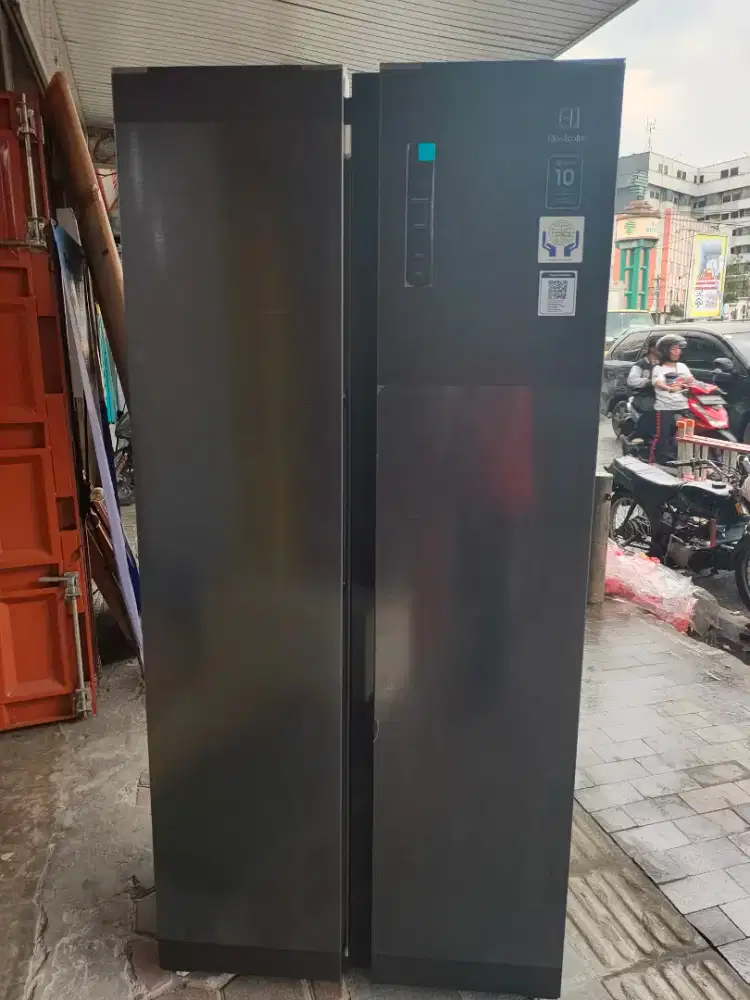 KULKAS SIDE BY SIDE MEREK ELECTROLUX BISA KREDIT SYARAT KTP
