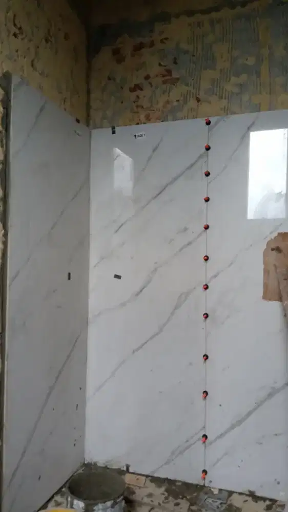 Tukang keramik borong