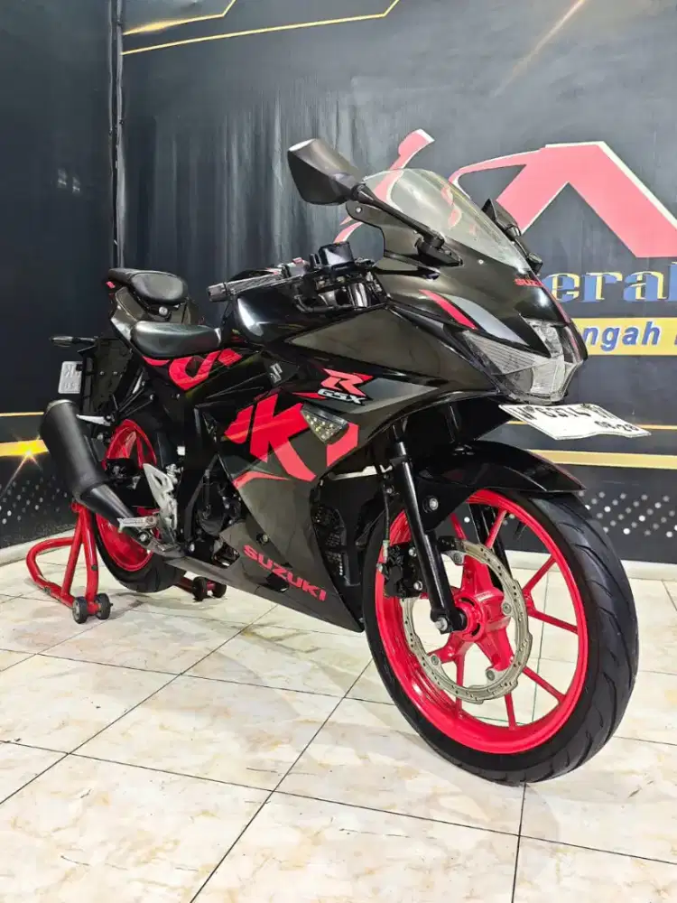 Suzuki GSX R 150 Keyles TH 2018 glossy black cakep