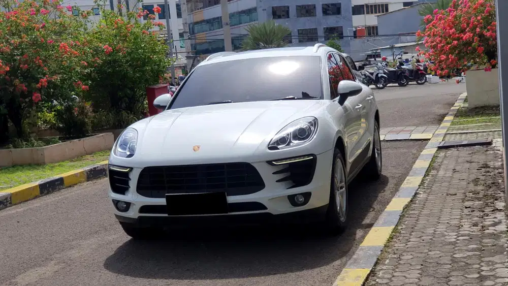 Km23rb porsche macan turbo 2015 putih