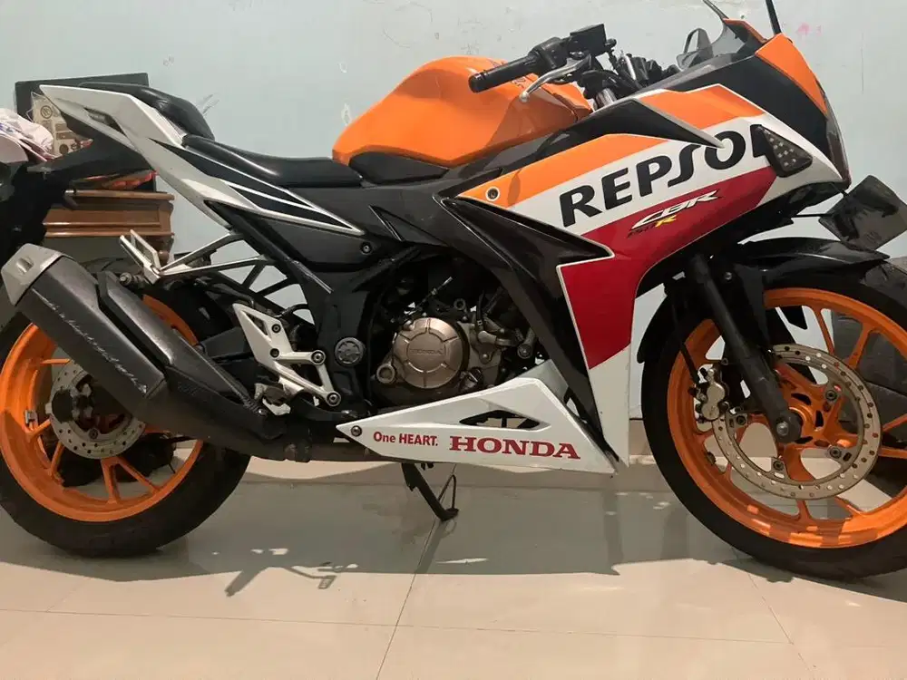 Honda CBR 150R Repsol