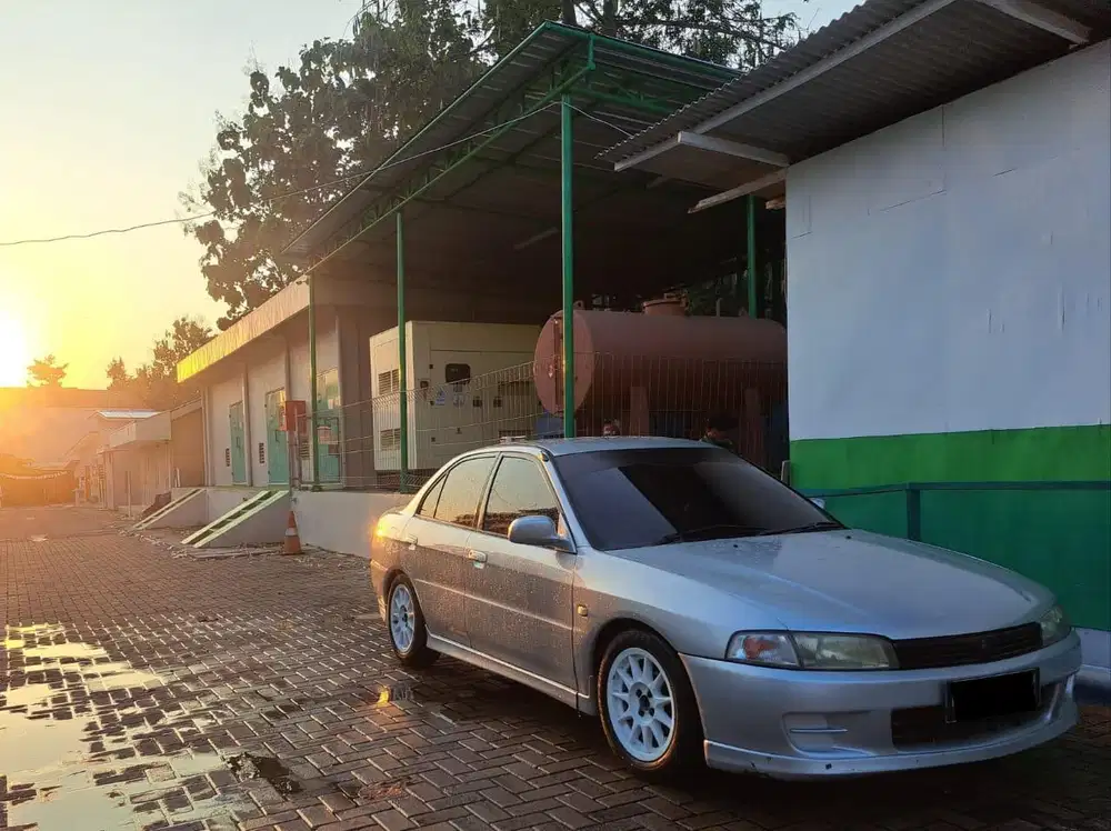 Mitsubishi Lancer 2000 Bensin