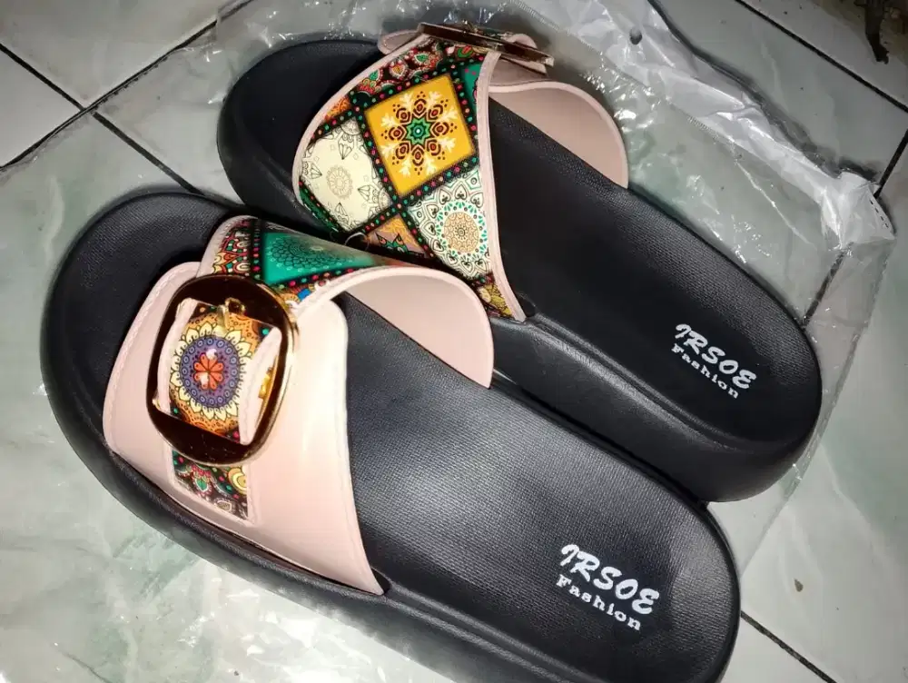 Sandal Wanita Slip On Batik