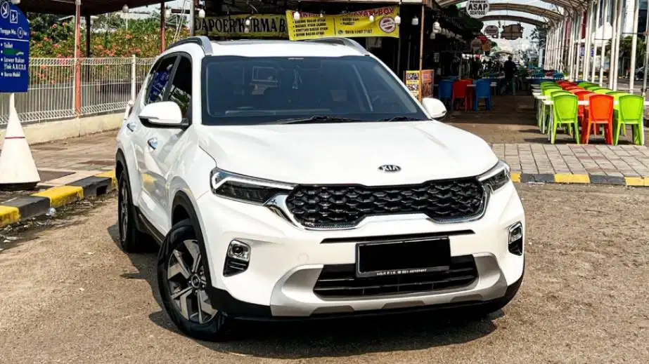 Tdp35JT Kia Sonet 1.5 AT Premier 5 seater AT putih 2021 Sunroof