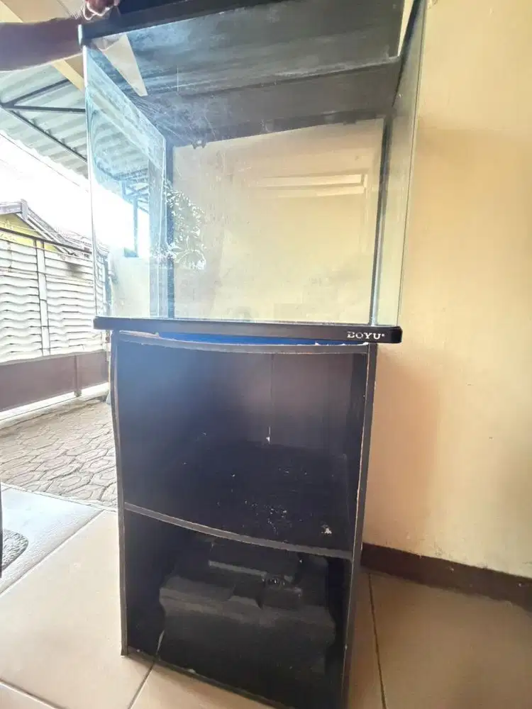 Aquarium ikan kaca tebal