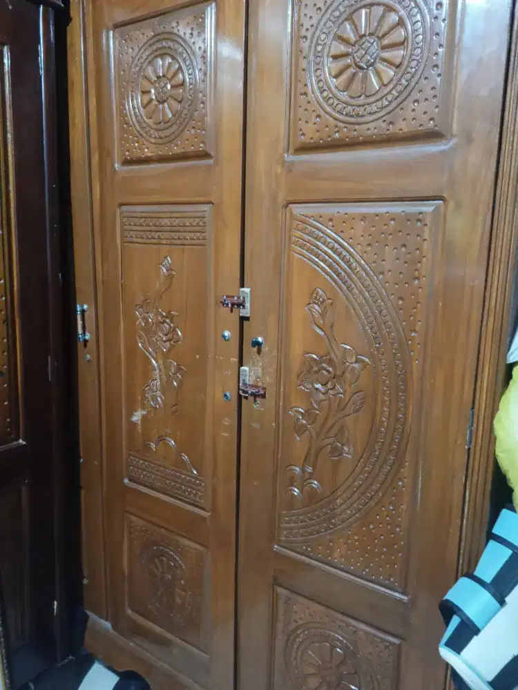Dijual lemari kayu 3 pintu