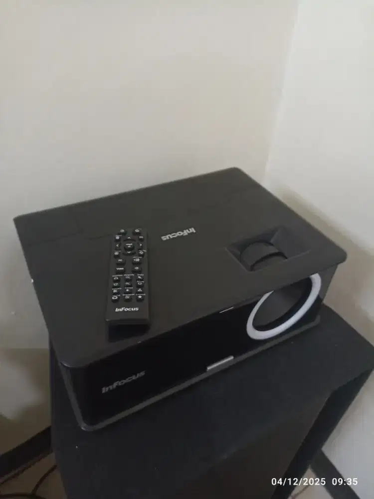 Proyektor infocus 3300 lumens