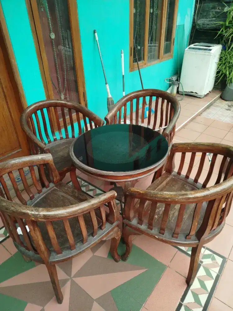 1 set meja + 4 kursi