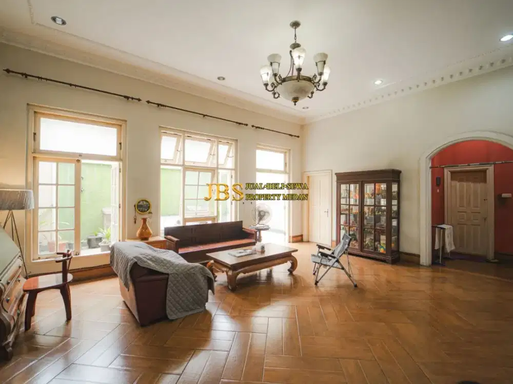 Rumah 3 Tingkat Dijual di Komplek Cemara Asri Medan Jalan Anggrek