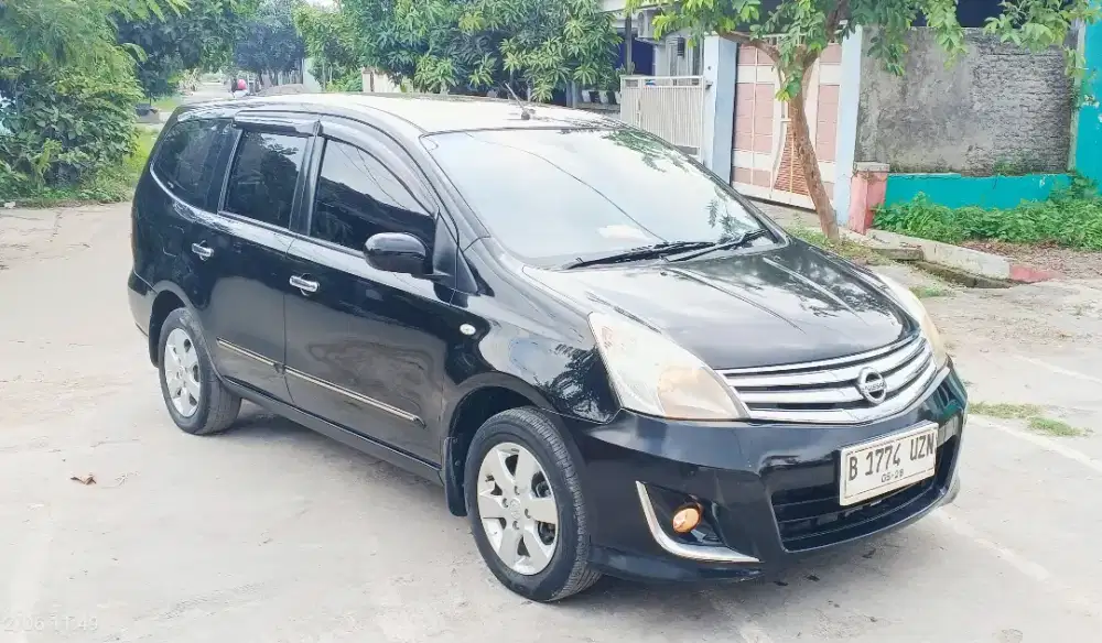 Grand livina xv matic 2013 kinclong seger murah banget