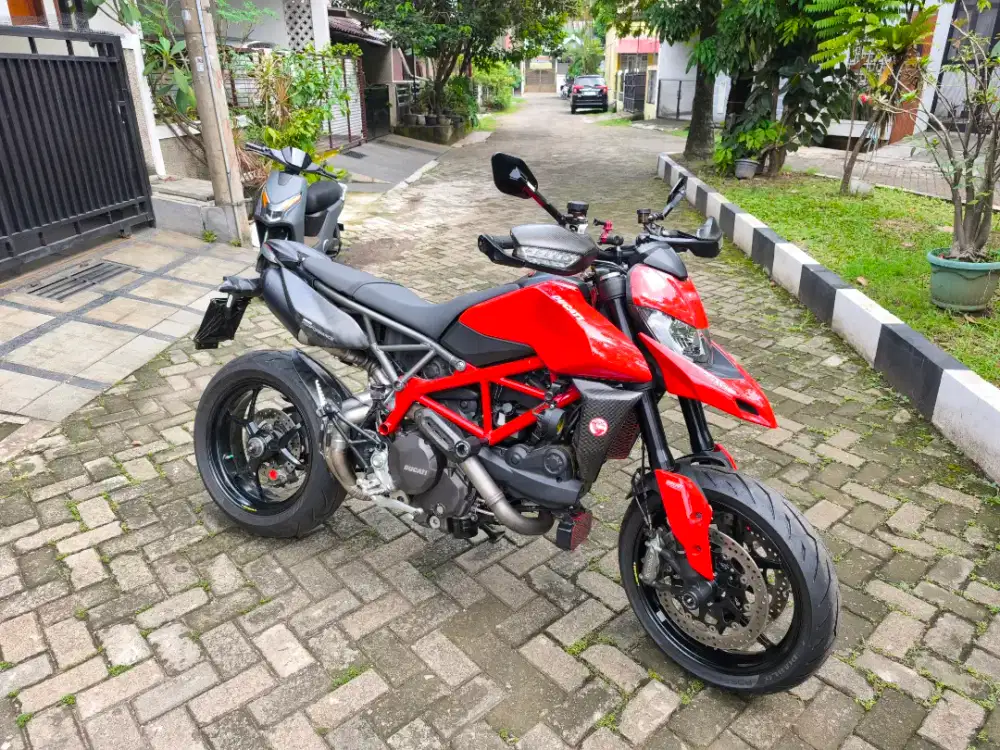 Ducati hypermotard 950