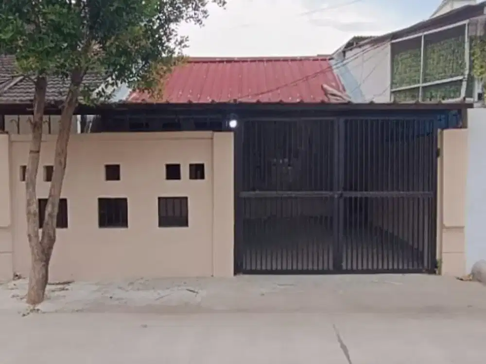 Rumah Dengan Ruangan Besar Siap Huni Lokasi Karang Tengah Tangerang