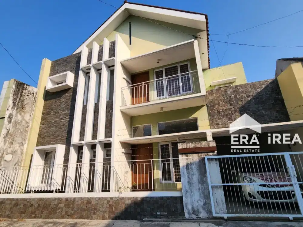 DIJUAL RUMAH 2 LANTAI SIAP PAKAI DI SOLO DEKAT BALAIKOTA DAN PASAR GEDE