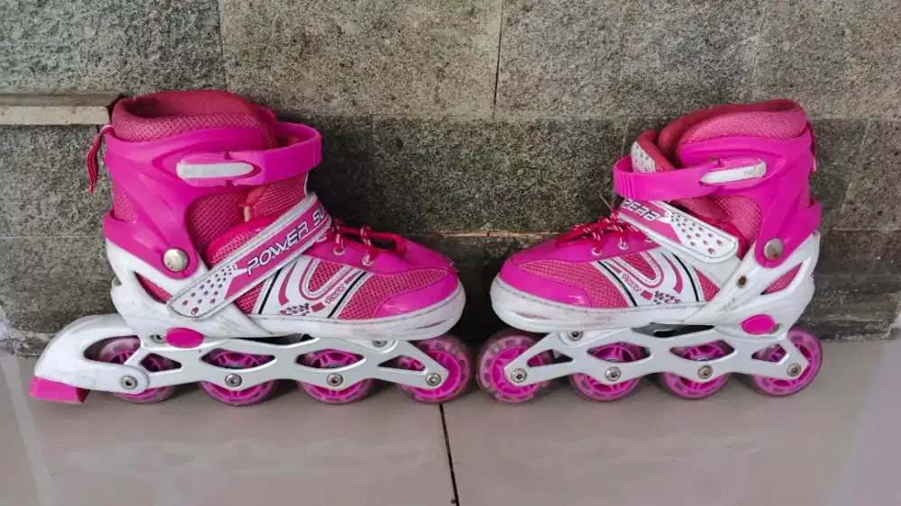 sepatu roda merk power