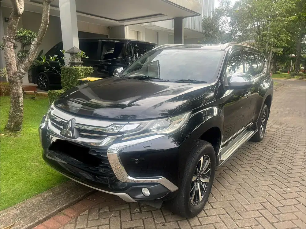 Pajero sport 4x2 tahun 2019, hitam, km 78000