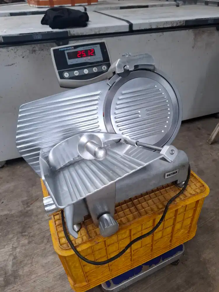 Mesin Slice Daging Getra Meat Slicer 30cm 300ES/B-12 Second Bekas