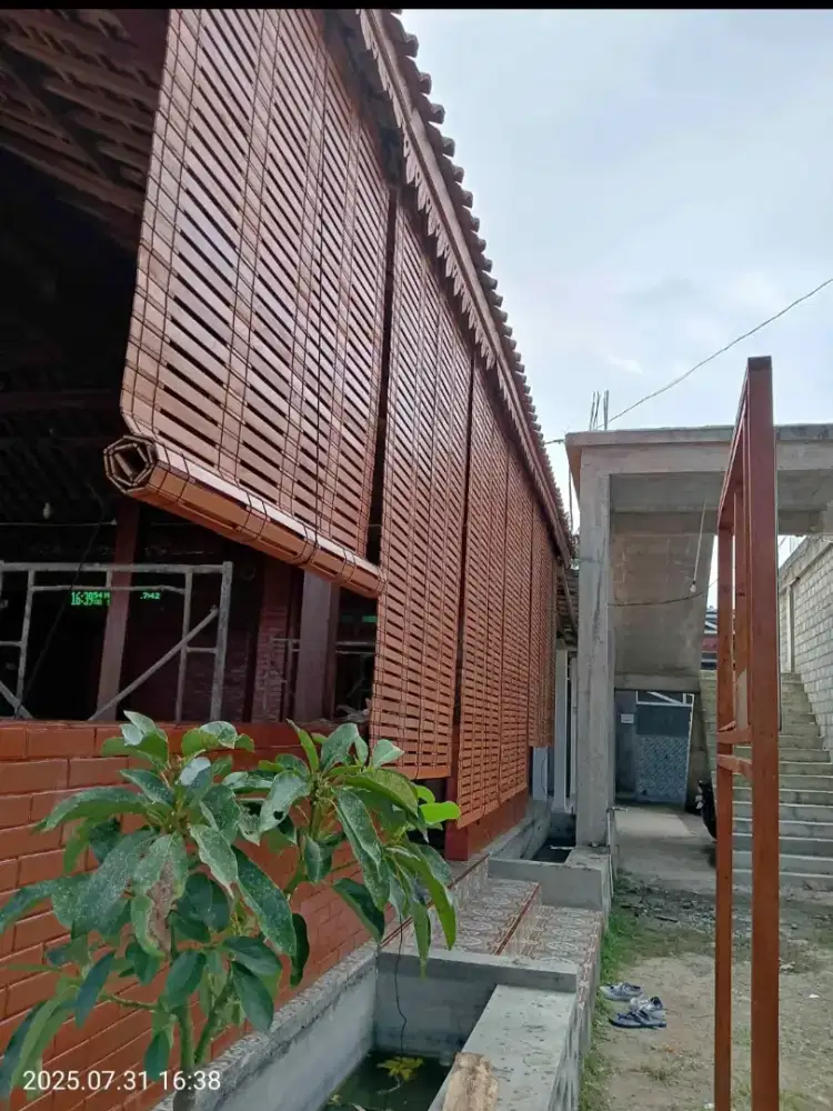 Tirai kayu jati outdoor. Tampias panas dan hujan