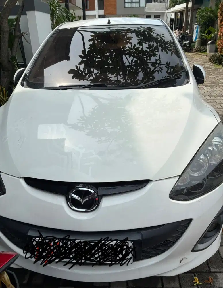 Mazda 2 Putih 2013