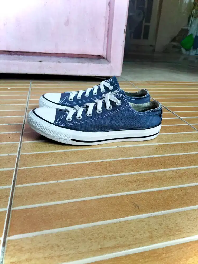 Sepatu converse navy uk 40