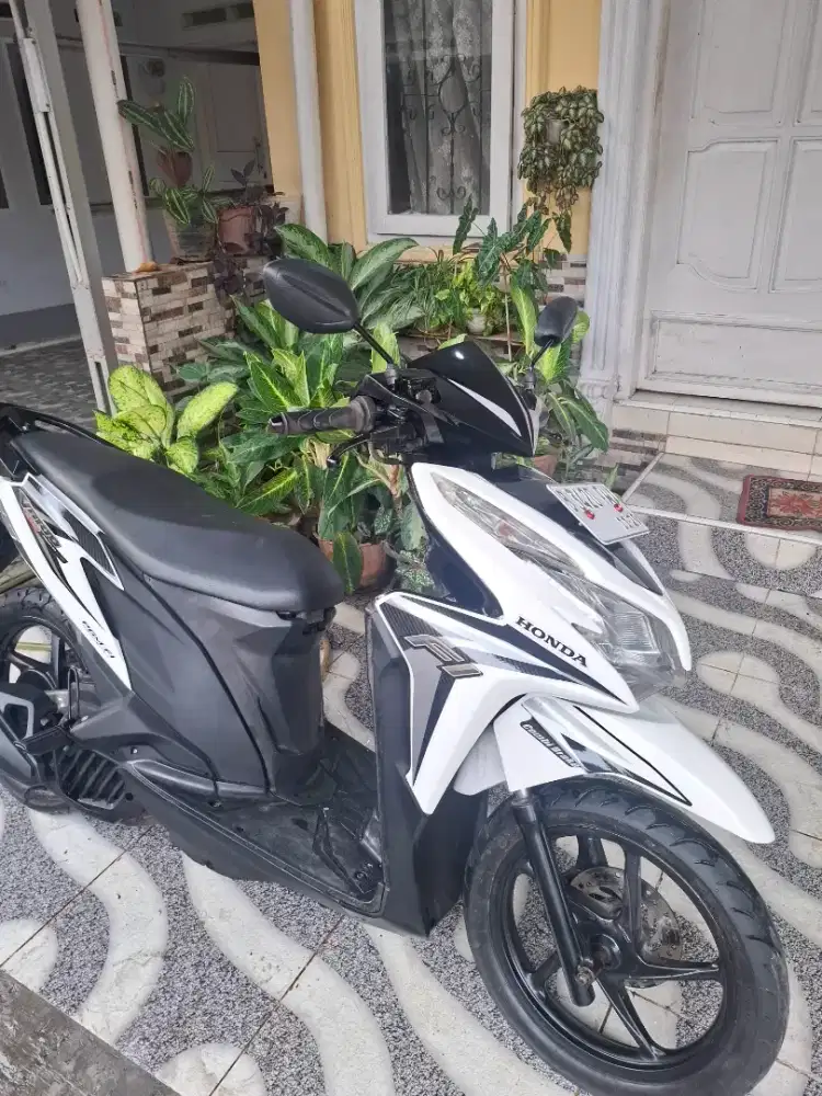 Vario 125 KZR putih