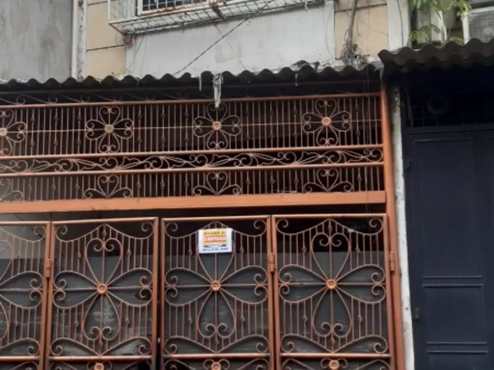 Dijual/sewa Ruko 3 lantai di Jl Jelambar Utama Raya, jelambar, jak bar