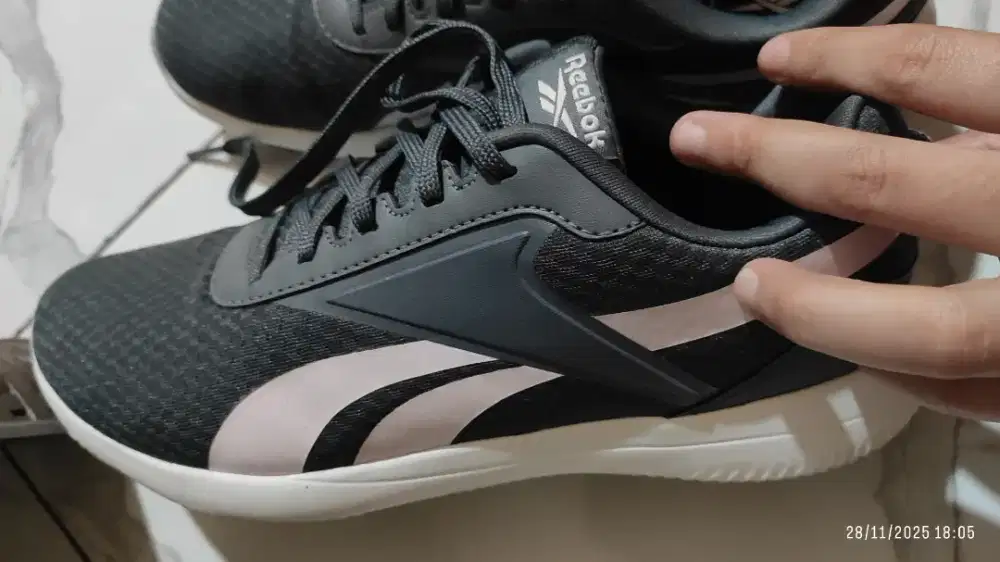 Sepatu Reebok  (Wanita)