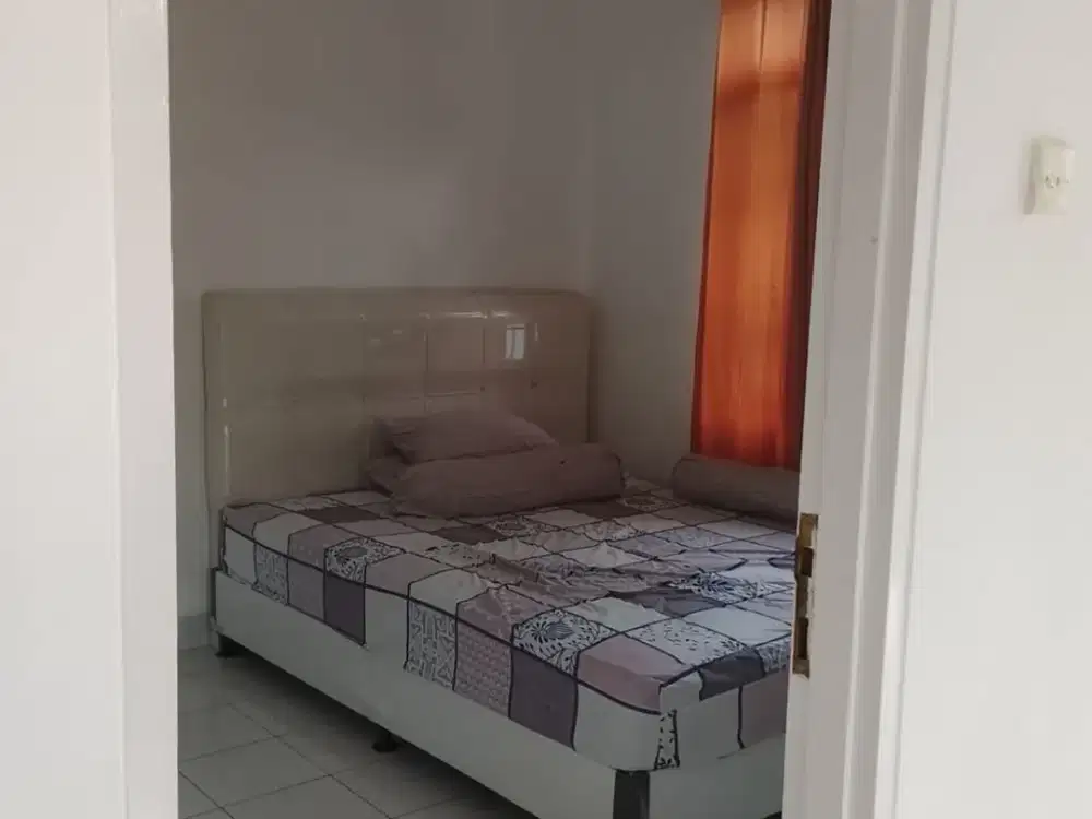 DISEWA RUMAH BULANAN 2 LANTAI FULL FURNISH SIAP HUNI SENTUL CITY SSR924