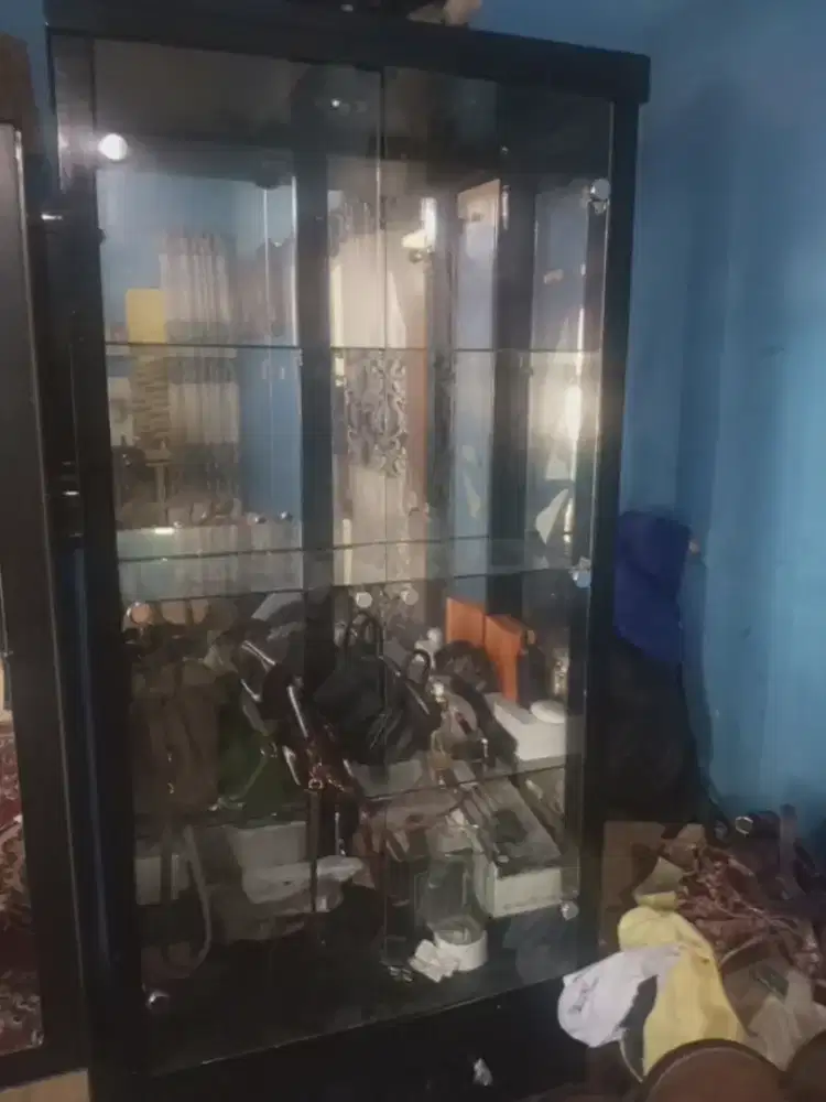 DiJual Lemari Kaca