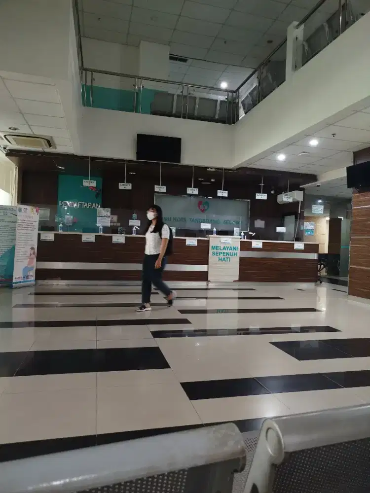 Dibutuhkan WANITA untuk jaga lansia sakit