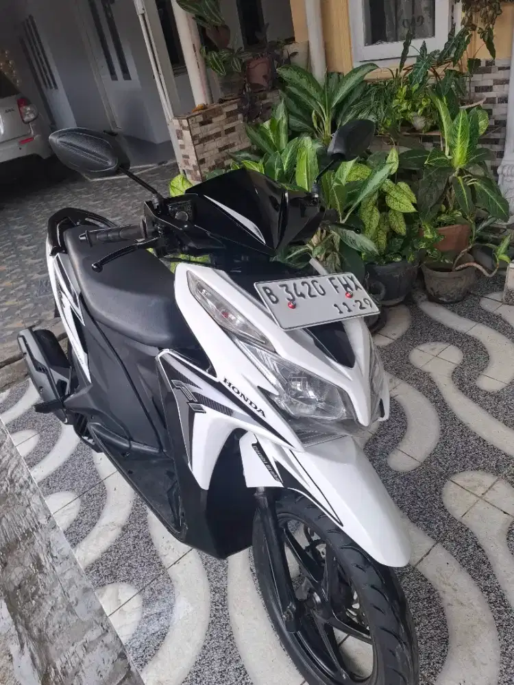 Honda Vario 125 white