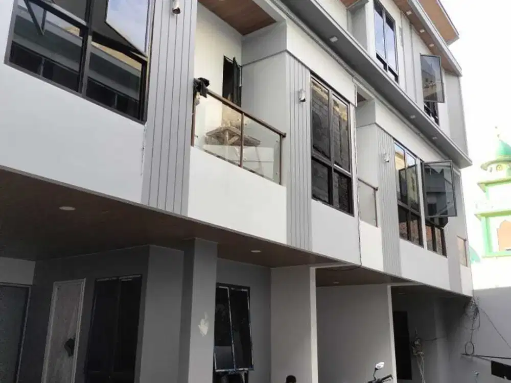 Di jual rumah 2 lantai di Johar Baru Jakarta pusat lokasi strategis bebas banjir harga terjangkau