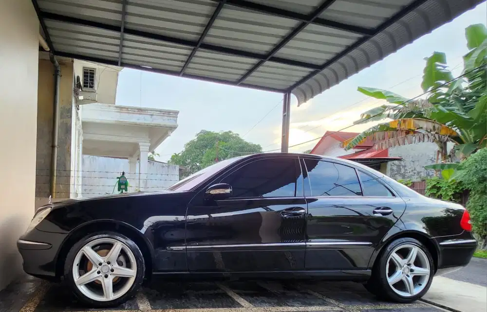 Mercedes-Benz E Class 2005 Bensin