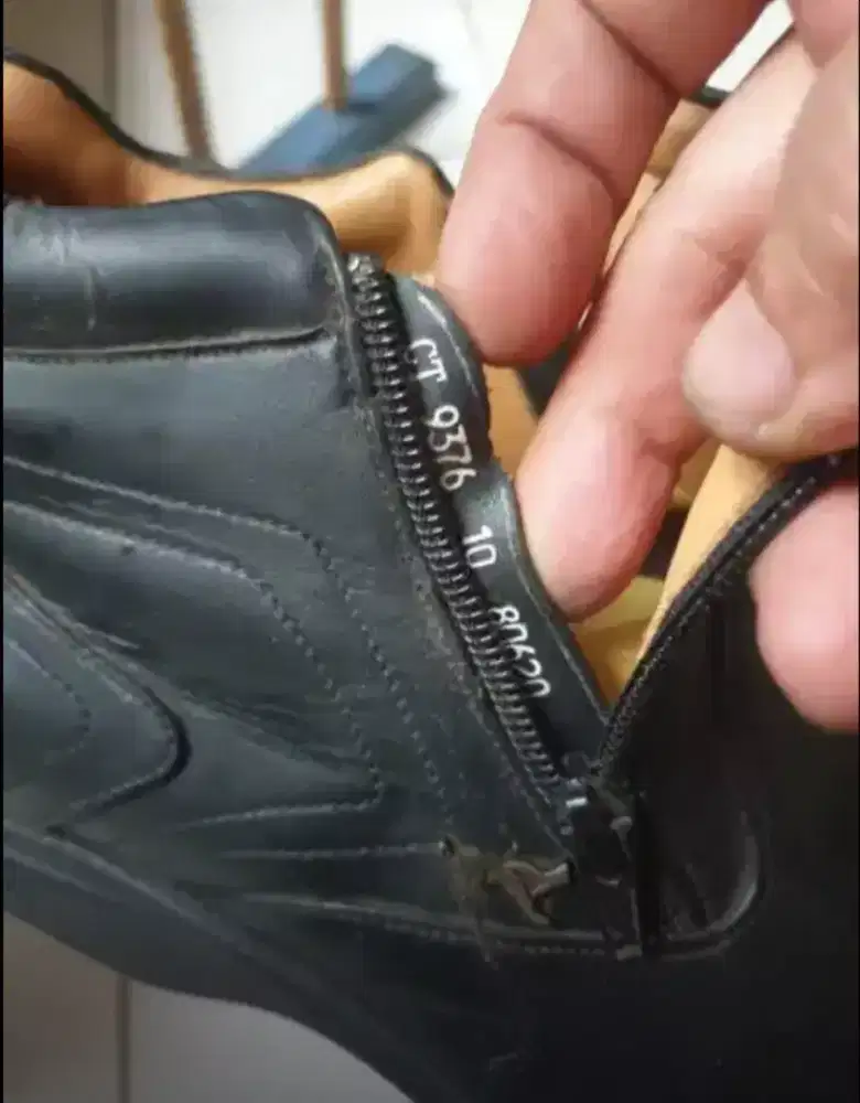 sepatu pria kerja mulus seperti baru