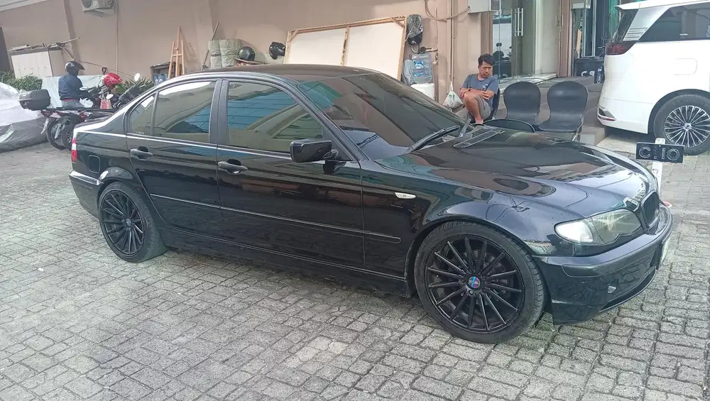 BMW 318i 2004 Bensin